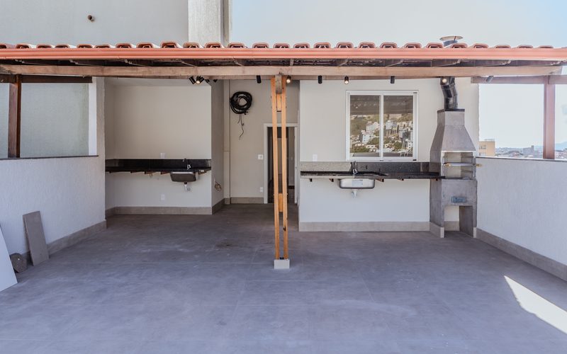 Apartamento em obra pela Morada em Belo Horizonte, com ambiente isolado durante a reforma.