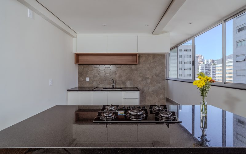 Apartamento de alto padrão reformado pela Morada em Belo Horizonte, com acabamento refinado.