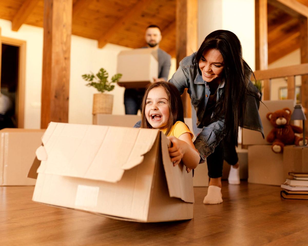 Família em imóvel renovado pela Morada